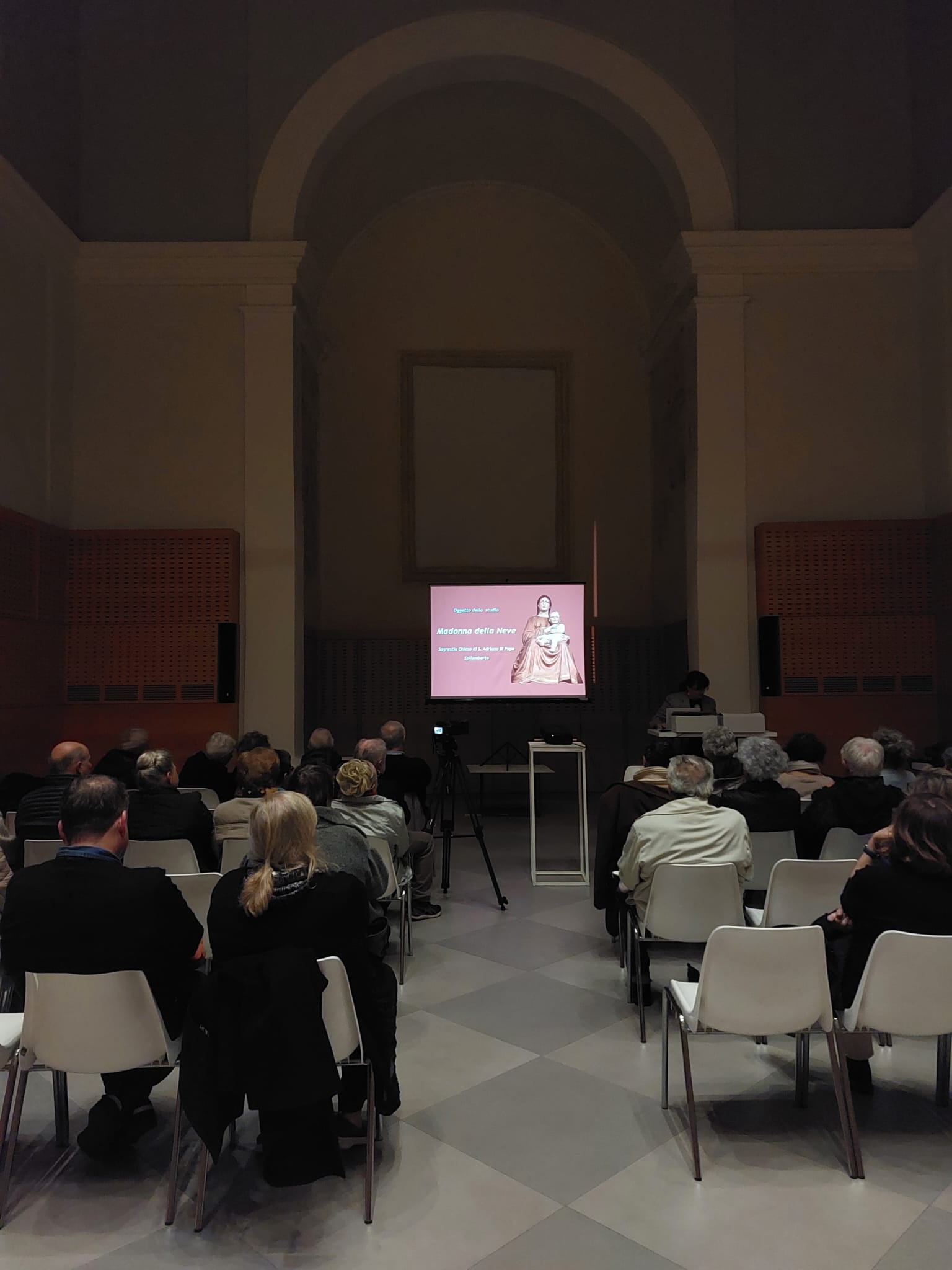 La sala durante la presentazione